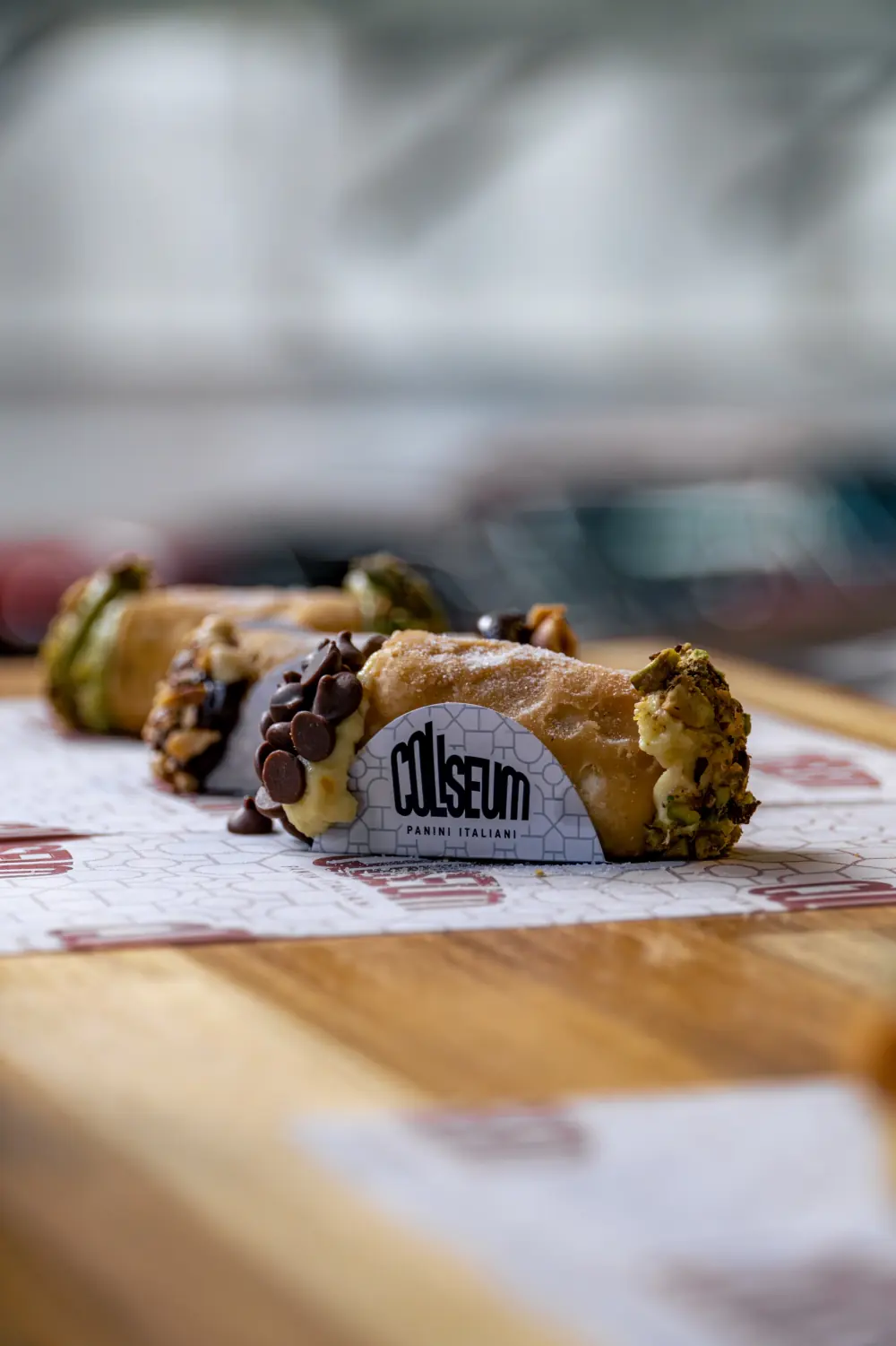 Mini cannoli Coliseum com pistacchio e chocolate